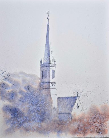Eine Kirche mit spitzem Turm, umgeben von sanften, blauen und orangefarbenen Farbtönen.